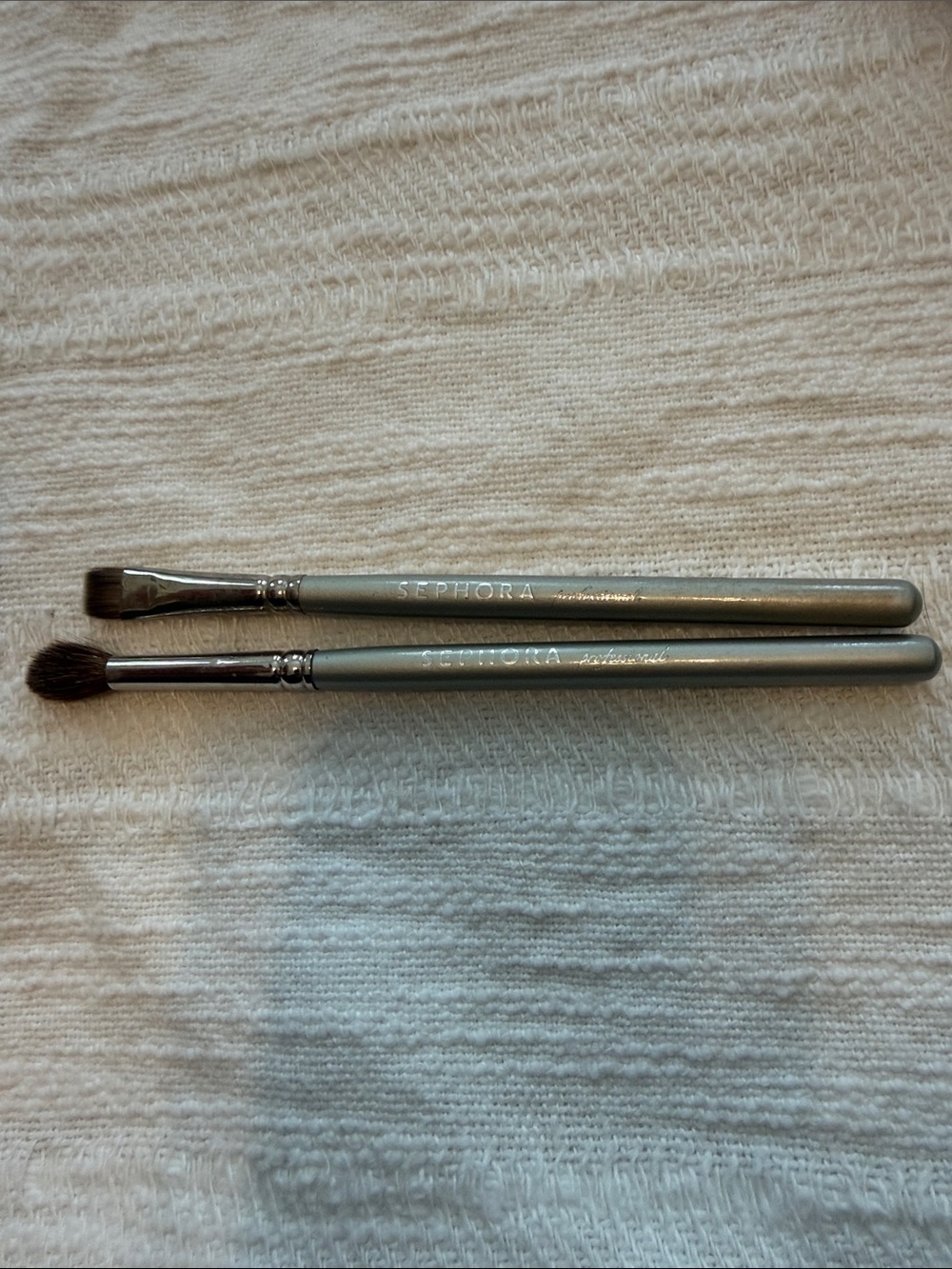 Silver Makeup Brush Set, Set of 4, Mixed Use & Brands, VGUC - Picture 6 of 6
